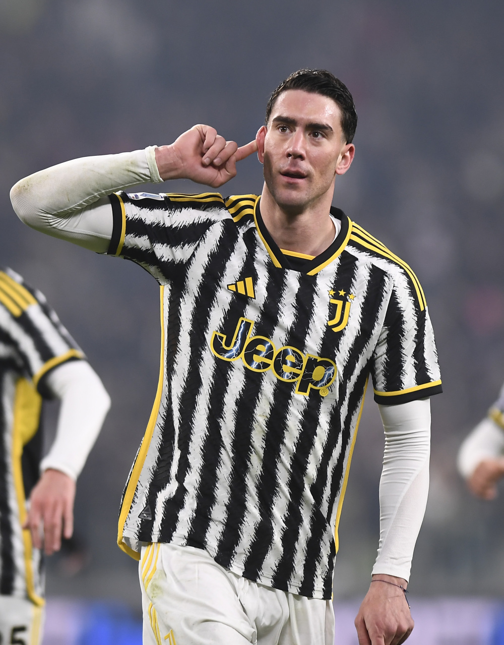 官方：大阪钢巴正式买断广岛三箭中场满田诚（官宣：大阪钢巴从广岛三箭永久签下中场满田诚）